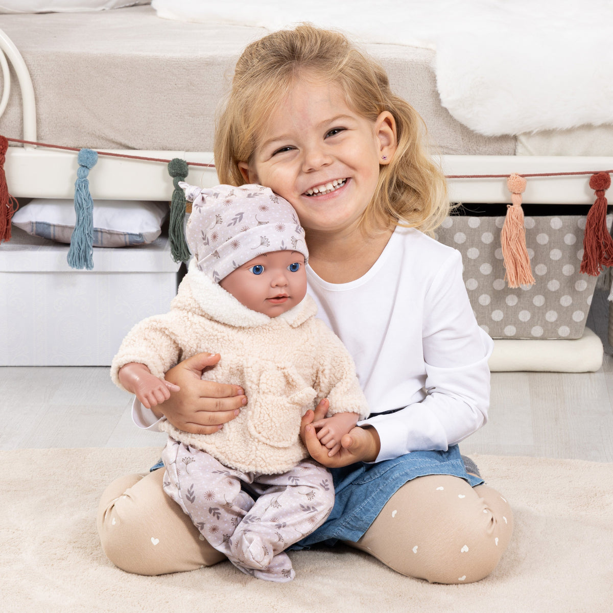 Reborn dúkka 38cm beige föt og teppi